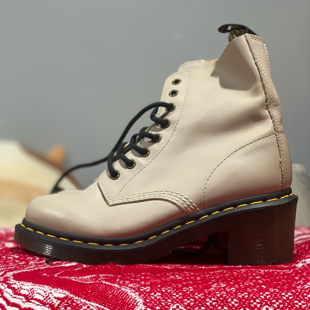 Dr. Martens CLEMENCY 👢👢🤍🤎